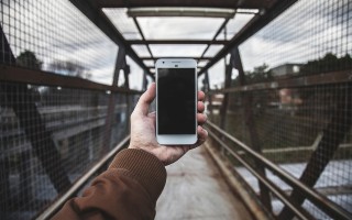 首例AI机器人致死案震惊全球